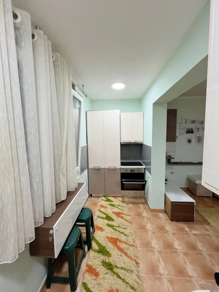 Tirane, jap me qera apartament 2+1+Ballkon Kati 5, 88 m² 550 € (Rruga Kosovareve)