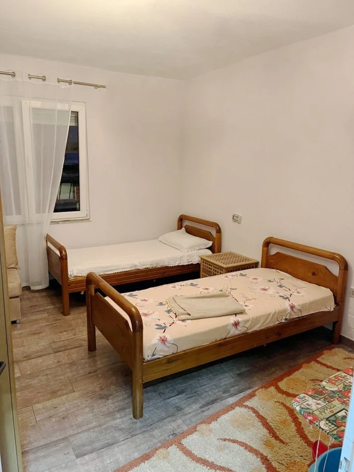 Tirane, jap me qera apartament 2+1+Ballkon Kati 5, 88 m² 550 € (Rruga Kosovareve)