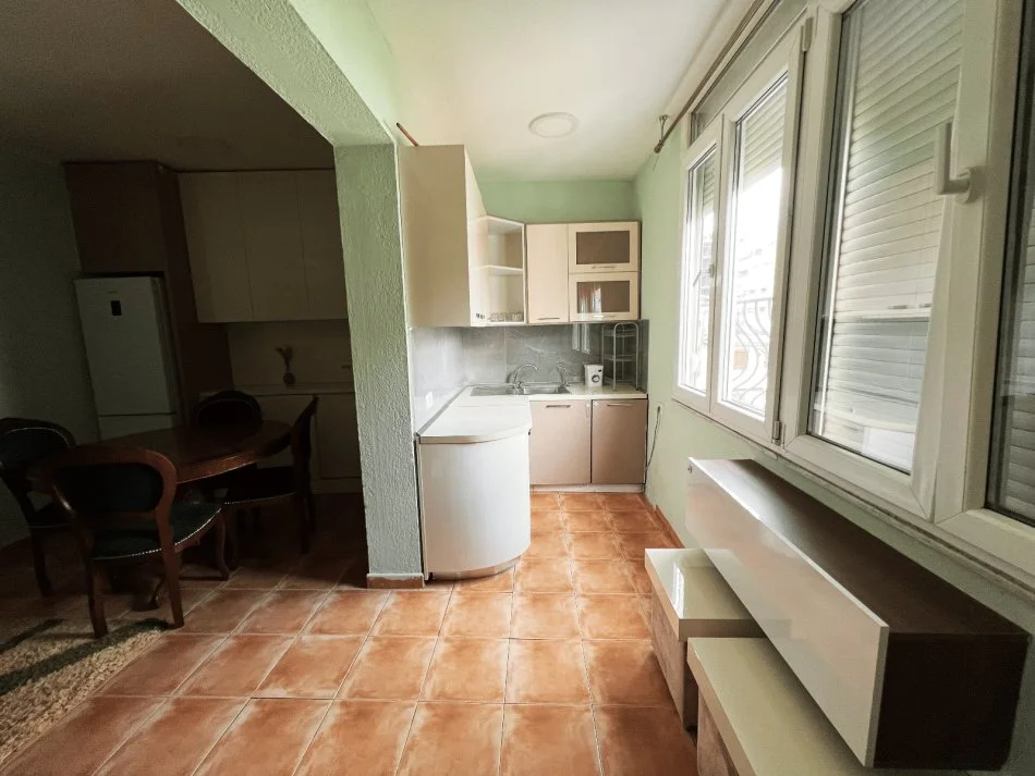 Tirane, jap me qera apartament 2+1+Ballkon Kati 5, 88 m² 550 € (Rruga Kosovareve)