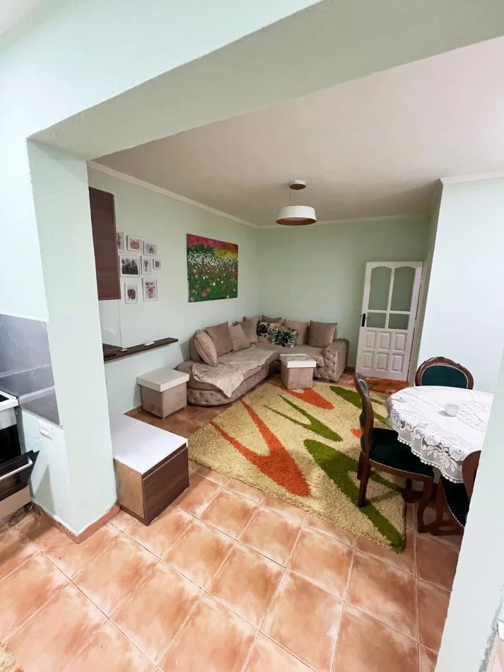 Tirane, jap me qera apartament 2+1+Ballkon Kati 5, 88 m² 550 € (Rruga Kosovareve)