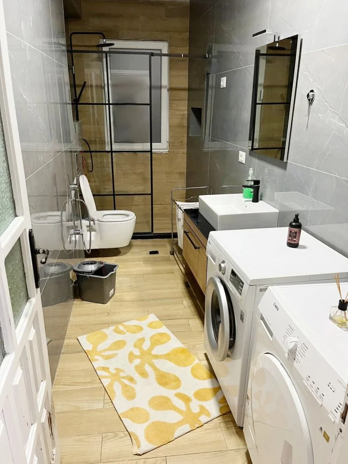 Tirane, jap me qera apartament 2+1+Ballkon Kati 5, 88 m² 550 € (Rruga Kosovareve)