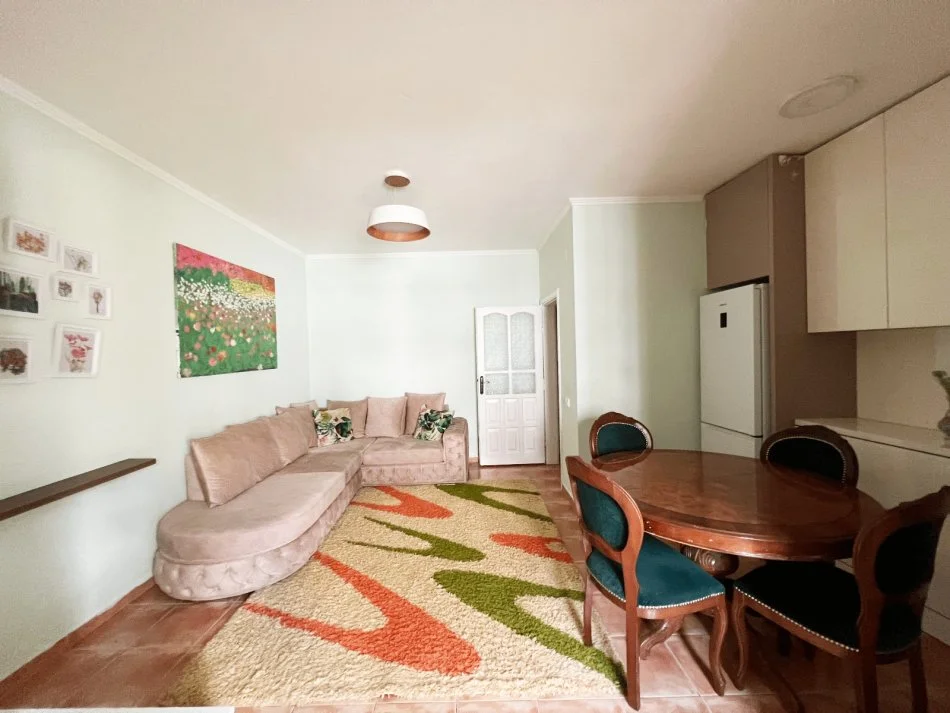 Tirane, jap me qera apartament 2+1+Ballkon Kati 5, 88 m² 550 € (Rruga Kosovareve)