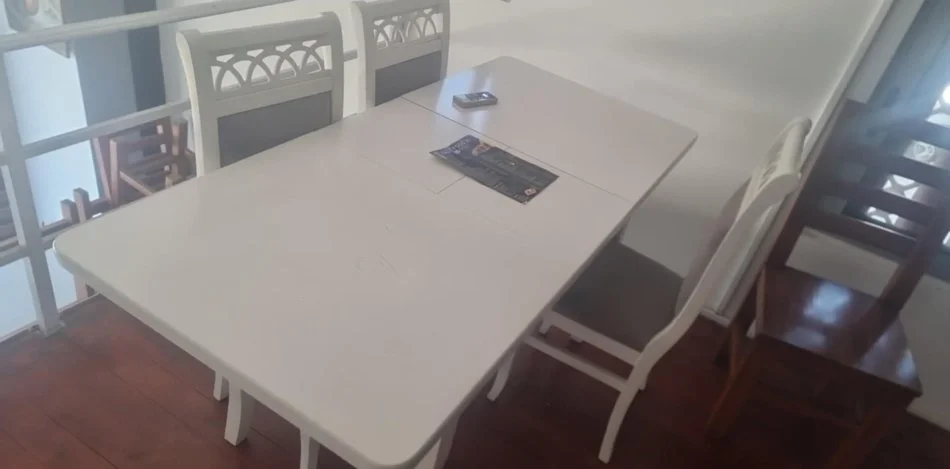 Tirane, shes Shiten tavolina druri