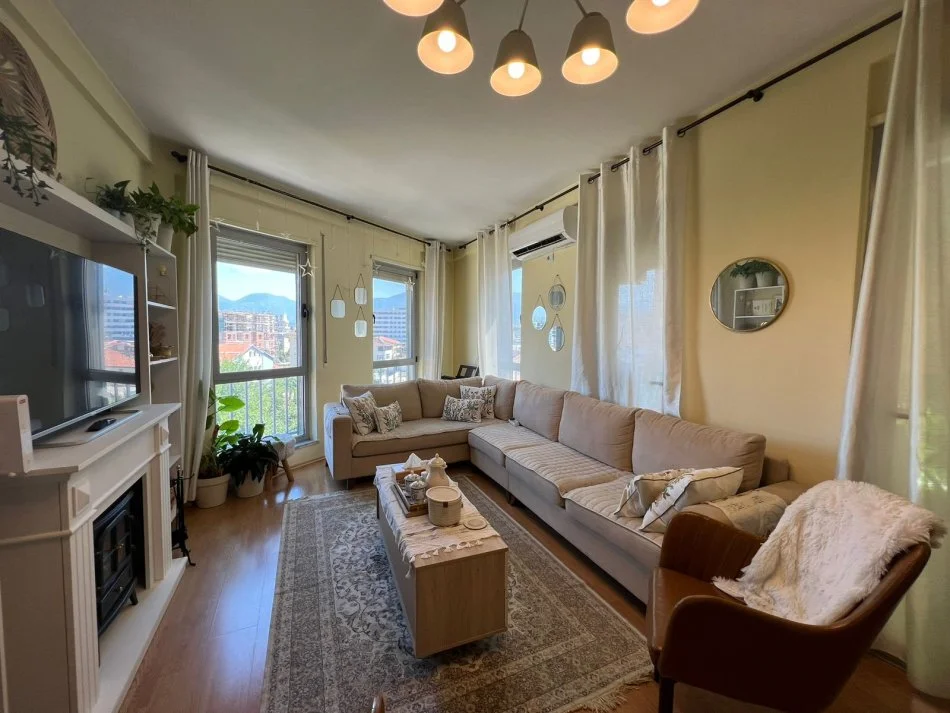 Tirane, shitet apartament 2+1+Ballkon Kati 4, 95 m² 170.000 € (rruga e kavajes)