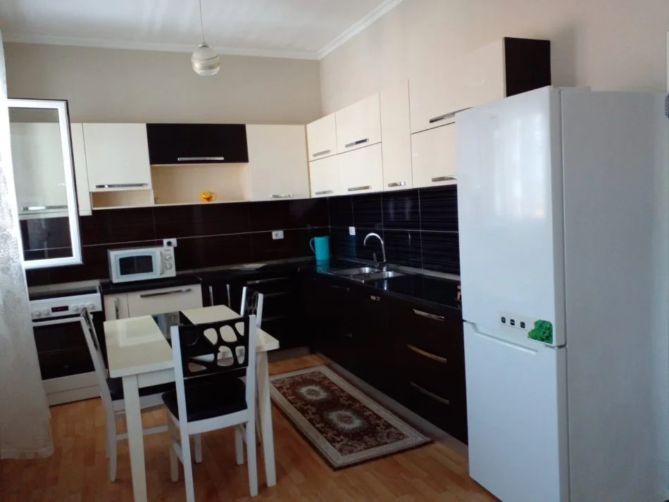 Tirane, Apartament 2+1  me qira Kati 3, 120 m² 600 € (Vilat amerikane)