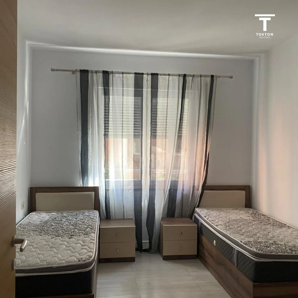 Tirane, jepet me qera apartament 2+1+Ballkon Kati 2, 69 m² 600 € (Liqeni i thate)