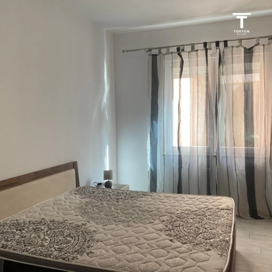 Tirane, jepet me qera apartament 2+1+Ballkon Kati 2, 69 m² 600 € (Liqeni i thate)