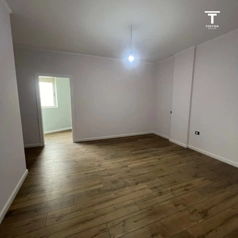 Tirane, shitet apartament 2+1 Kati 4, 124 m² 130.000 € (FRESK)