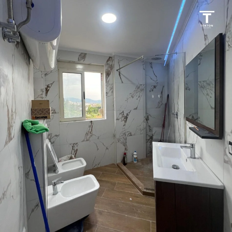 Tirane, shitet apartament 2+1 Kati 4, 124 m² 130.000 € (FRESK)