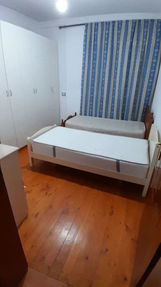 Tirane, Apartament 2+1 me qira Kati 2, 92 m² 400 € ( Mbi Rezidencen Amerikane)