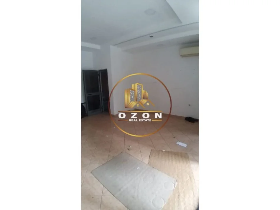 Hapësirë Biznesi për Shitje pranë "Square 21"!