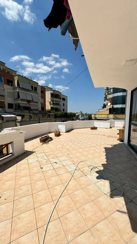 Tirane, jepet me qera apartament 2+1+Ballkon Kati 5, 180 m² 600 € (Frederik Shiroka)