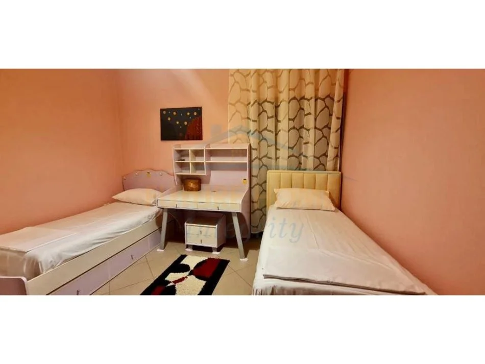 Tirane, jepet me qera apartament 3+1 Kati 7, 120 m² 700 € (QENDER,TIRANE)