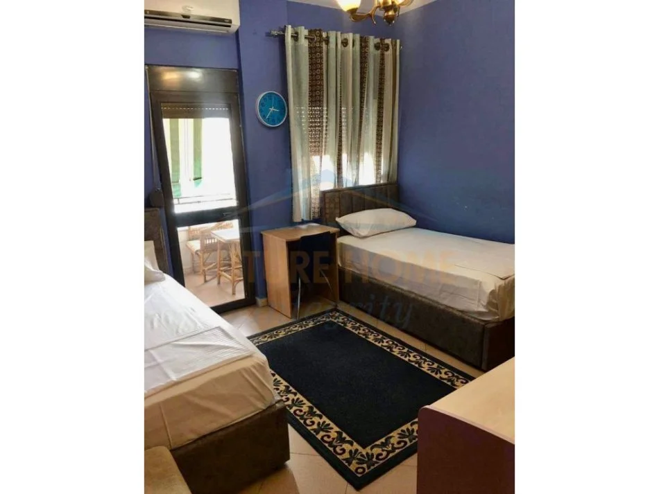 Tirane, jepet me qera apartament 3+1 Kati 7, 120 m² 700 € (QENDER,TIRANE)