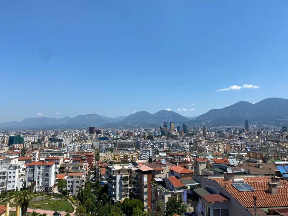Tirane, shitet apartament 4+1+Aneks+Ballkon Kati 4, 220 m² 323000 € (Rruga Kodra e Diellit)