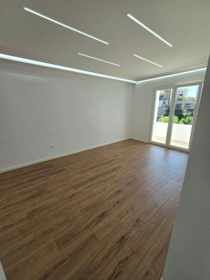 Tirane, shitet apartament 3+1 Kati 3, 82 m² 138.000 € (Pazari i Ri)