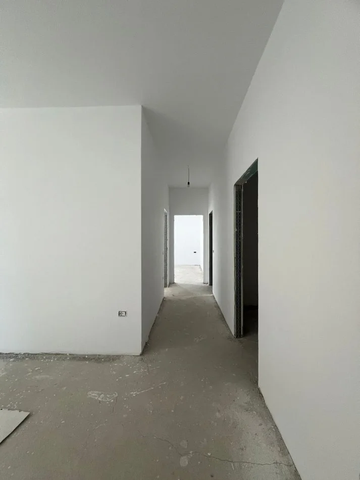 Tirane, shes apartament 2+1+Ballkon Kati 1, 98 m² 168.000 € (rruga ferit xhajko)