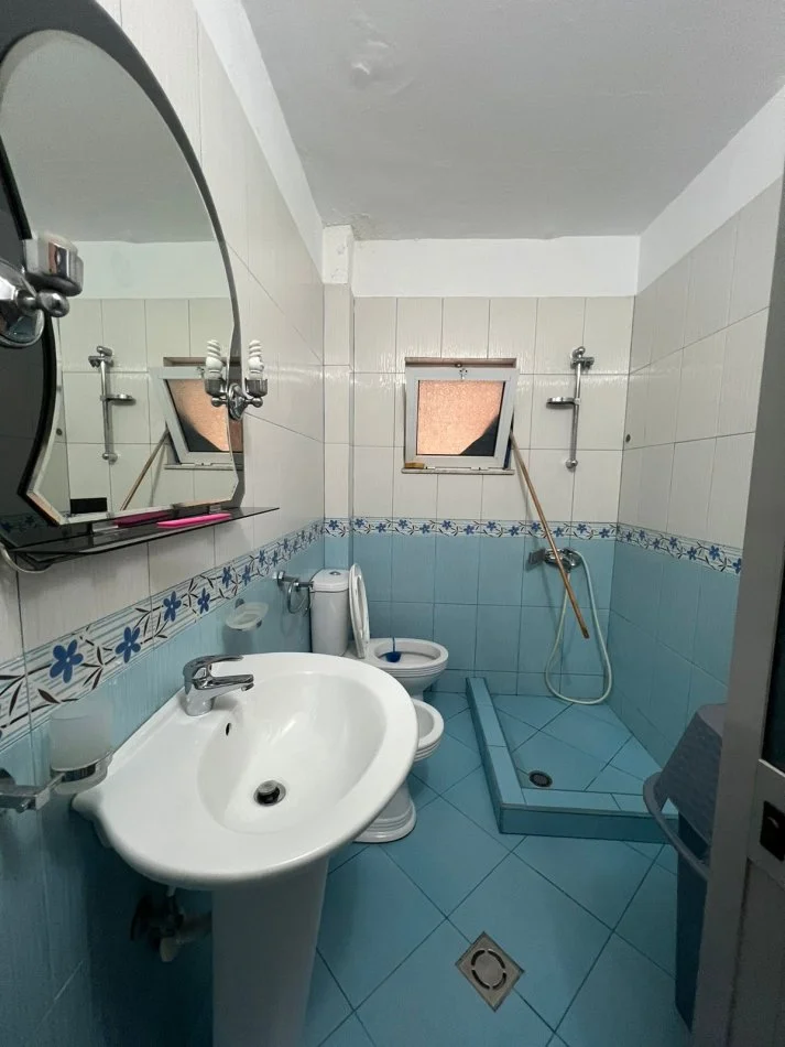 Tirane, shitet apartament 2+1+Aneks+Ballkon Kati 4, 75 m² 140.000 € (Ish Parku)