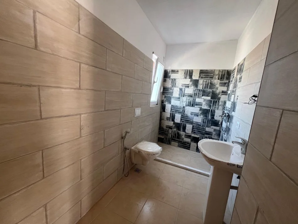 Tirane, shitet apartament 2+1 Kati 4, 79 m² 140.000 € (Selite)