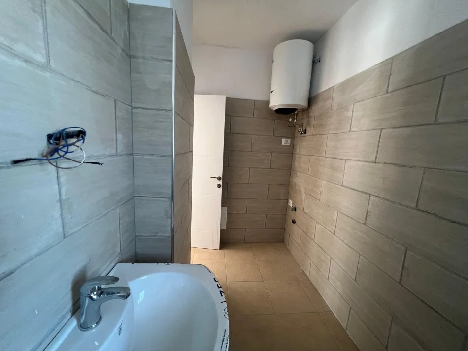 Tirane, shitet apartament 2+1 Kati 4, 79 m² 140.000 € (Selite)