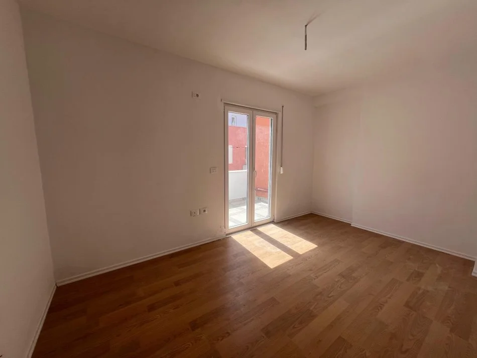 Tirane, shitet apartament 2+1 Kati 4, 79 m² 140.000 € (Selite)