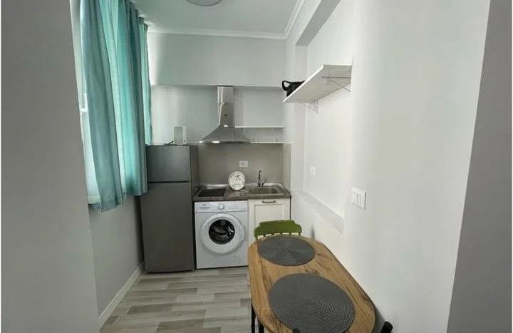 Tirane, jepet me qera garsonier Kati 3, 40 m² 500 € (Ne Qender te Tiranes)