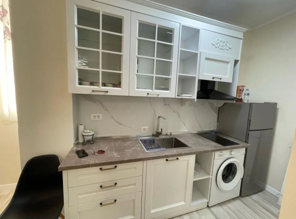 Tirane, jepet me qera garsonier Kati 3, 45 m² 500 € (Ne Qender te Tiranes)