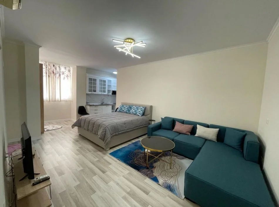 Tirane, jepet me qera garsonier Kati 3, 45 m² 500 € (Ne Qender te Tiranes)