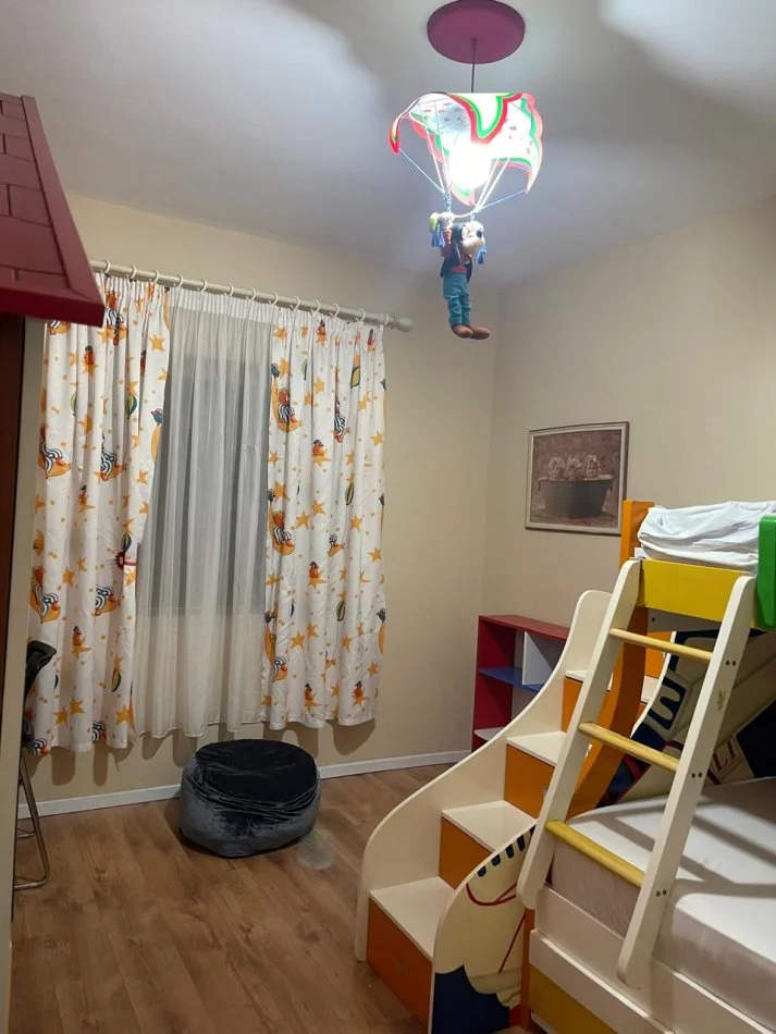 Tirane, jepet me qera 2+1 Kati 1, 100 m² 550 € (Rruga Ferit Xhajko)