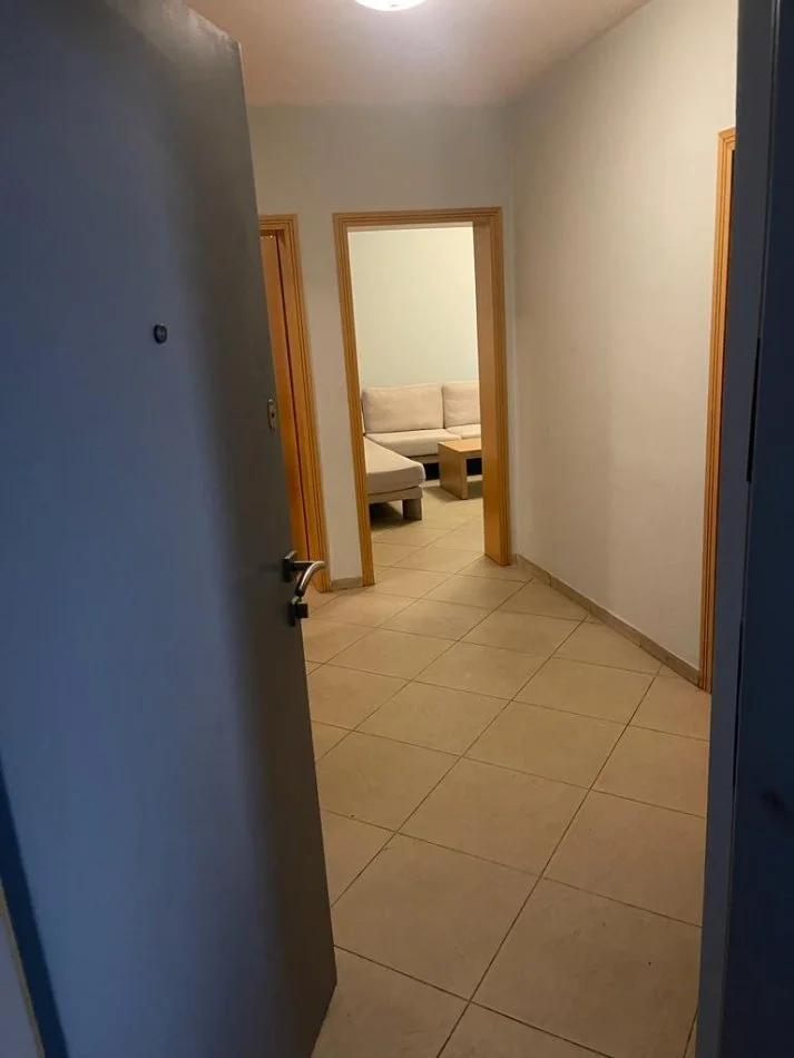 Tirane, jepet me qera 2+1 Kati 4, 70 m² 450 € (Rruga Kongresi i Manastirit)