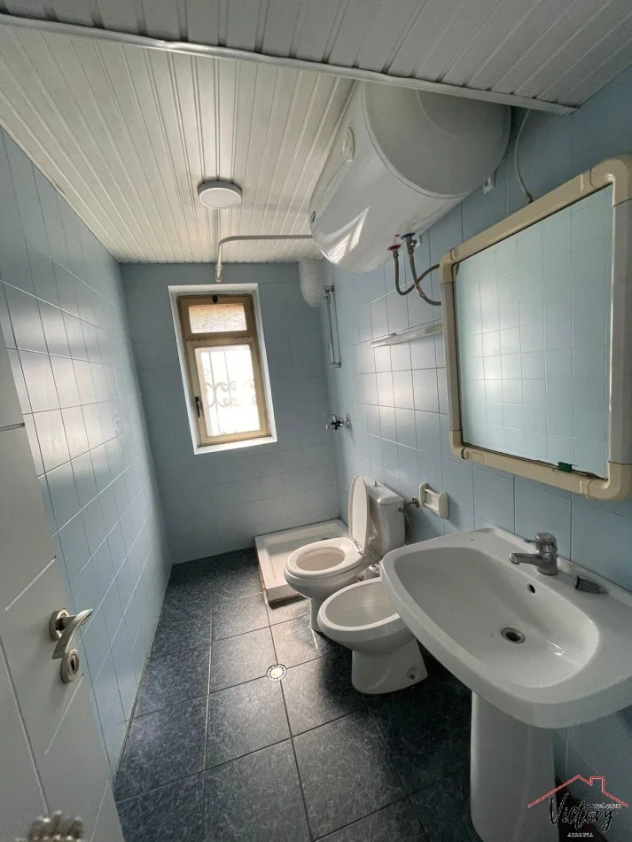 Tirane, jepet me qera ambjent biznesi Kati 1, 96 m² 1.200 € (Myslym Shyri)