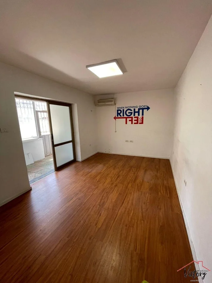 Tirane, jepet me qera ambjent biznesi Kati 1, 96 m² 1.200 € (Myslym Shyri)