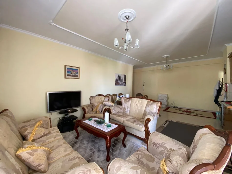 Tirane, shitet apartament 2+1+Ballkon Kati 5, 107 m² 110.000 € (kthesa e kamzes)