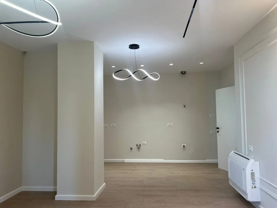 Tirane, shes apartament 2+1+Ballkon Kati 3, 103 m² 255.000 € (qender)