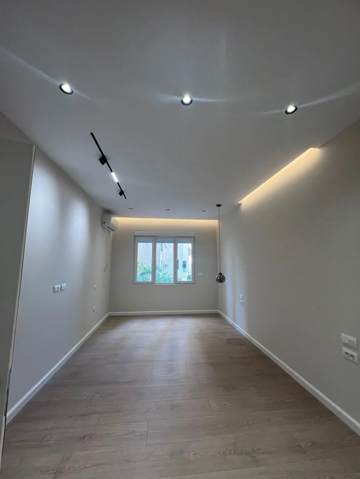 Tirane, shes apartament 2+1+Ballkon Kati 3, 103 m² 255.000 € (qender)