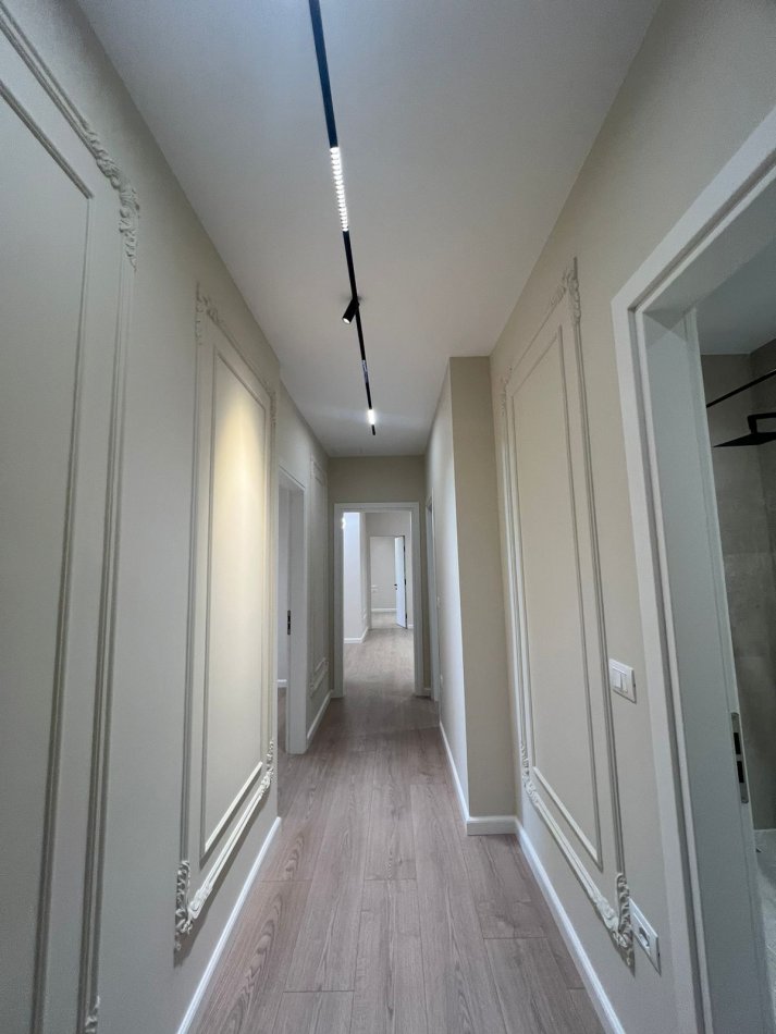 Tirane, shitet apartament 2+1+Ballkon Kati 3, 103 m² 255.000 € (Qender)
