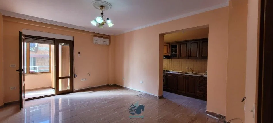 Tirane, jepet me qera apartament 2+1 Kati 4, 90 m² 470 € (Jepet Me Qera Apartament/Zyre 2+1 Tek Bulevardi Zogu 1 [ID P02141])