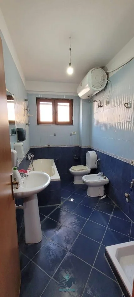 Tirane, jepet me qera apartament 2+1 Kati 4, 90 m² 470 € (Jepet Me Qera Apartament/Zyre 2+1 Tek Bulevardi Zogu 1 [ID P02141])