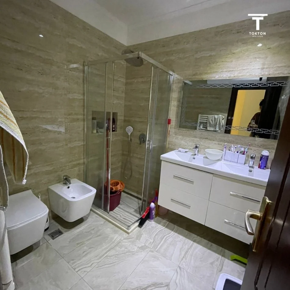 Tirane, shitet apartament 3+1+2, Kati 5, 111 m² 235.000 € (Brryli)