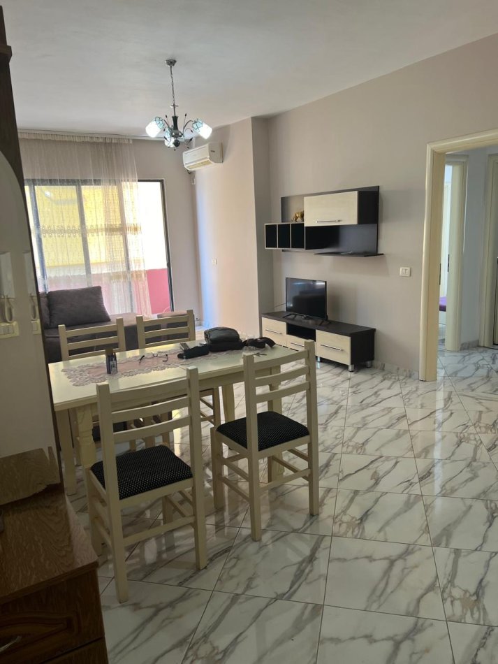 Tirane, jepet me qera apartament 2+1 Kati 7, 100 m² 500 € (Yzberisht)