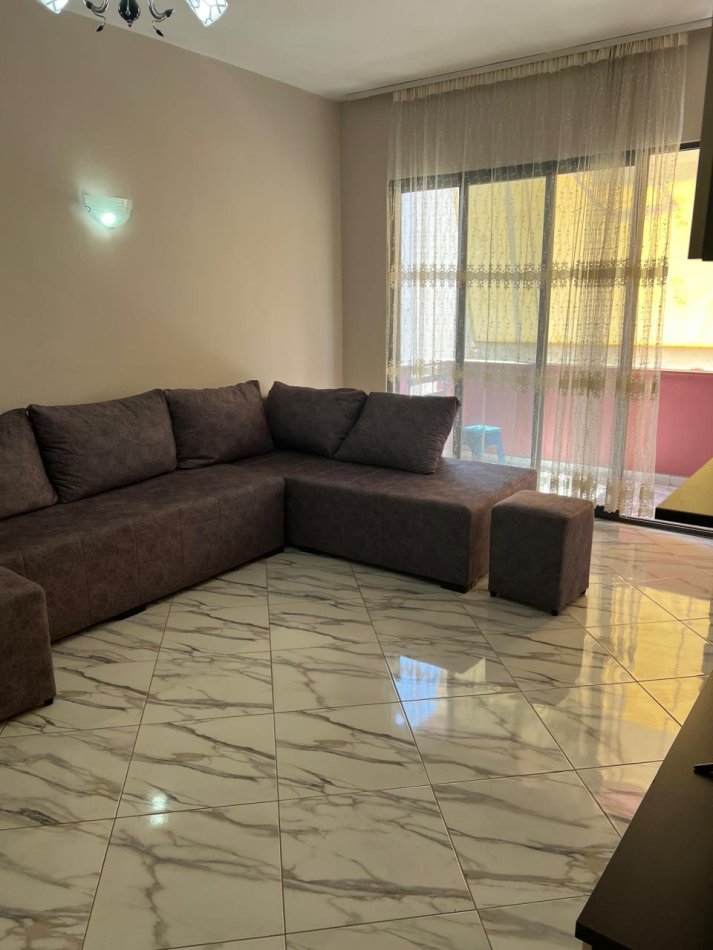 Tirane, jepet me qera apartament 2+1 Kati 7, 100 m² 500 € (Yzberisht)