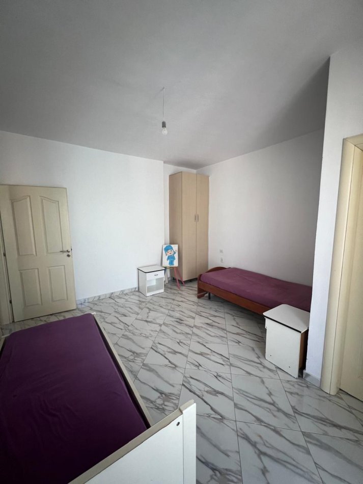 Tirane, jepet me qera apartament 2+1 Kati 7, 100 m² 500 € (Yzberisht)