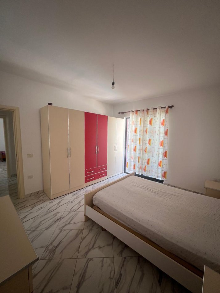 Tirane, jepet me qera apartament 2+1 Kati 7, 100 m² 500 € (Yzberisht)