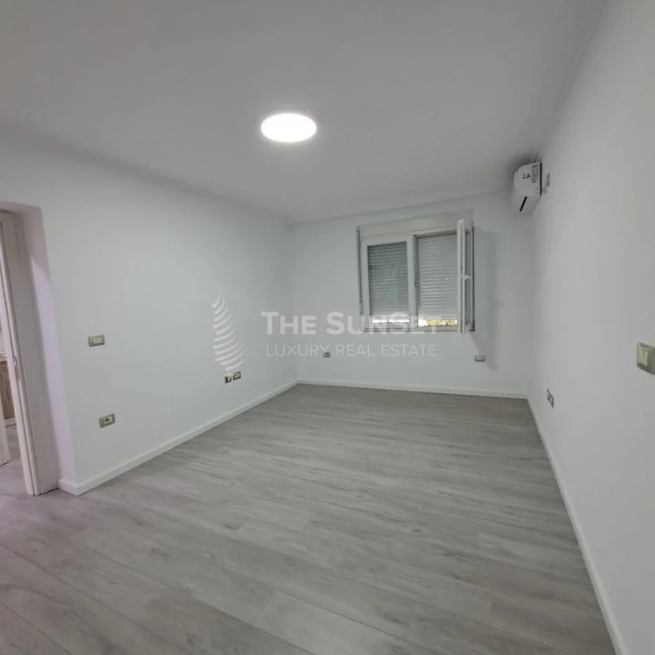 Tirane, Ambient biznesi me qira Kati 2, 83 m² 700 € (Rruga Elbasanit)