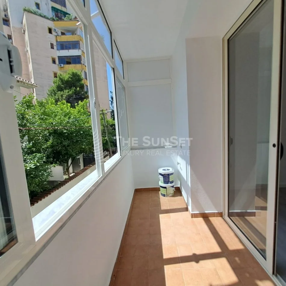 Tirane, Ambient biznesi me qira Kati 2, 83 m² 700 € (Rruga Elbasanit)