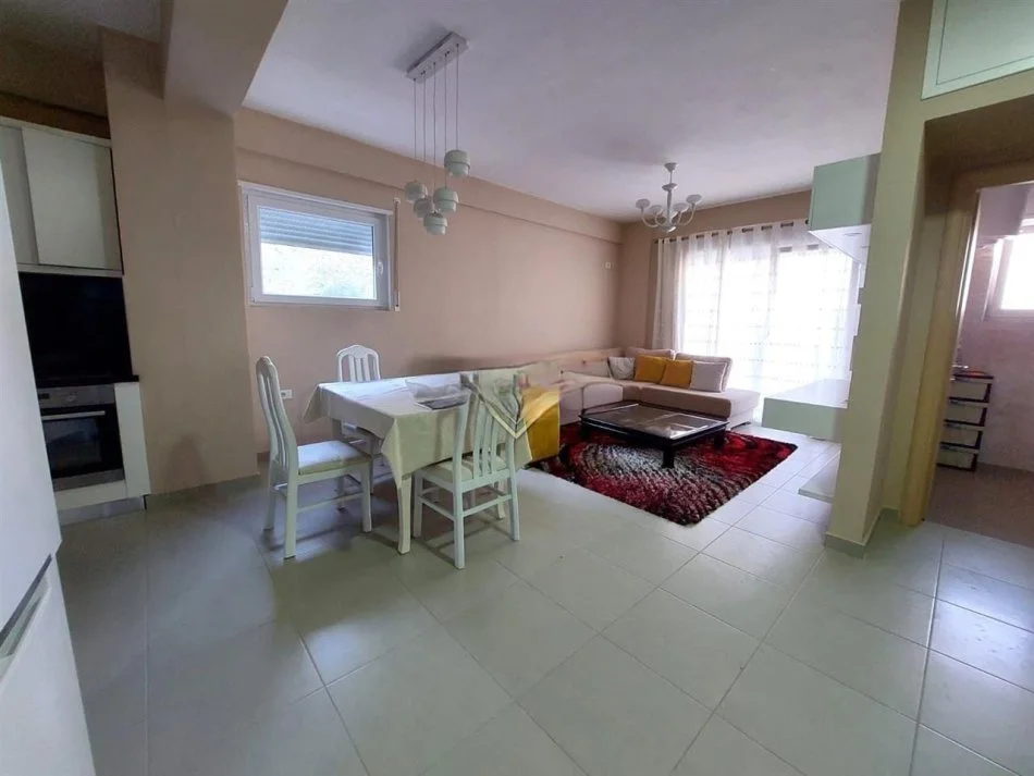 Tirane, jepet me qera apartament 2+1 Kati 3, 120 m² 500 € (Kopshti Botanik)