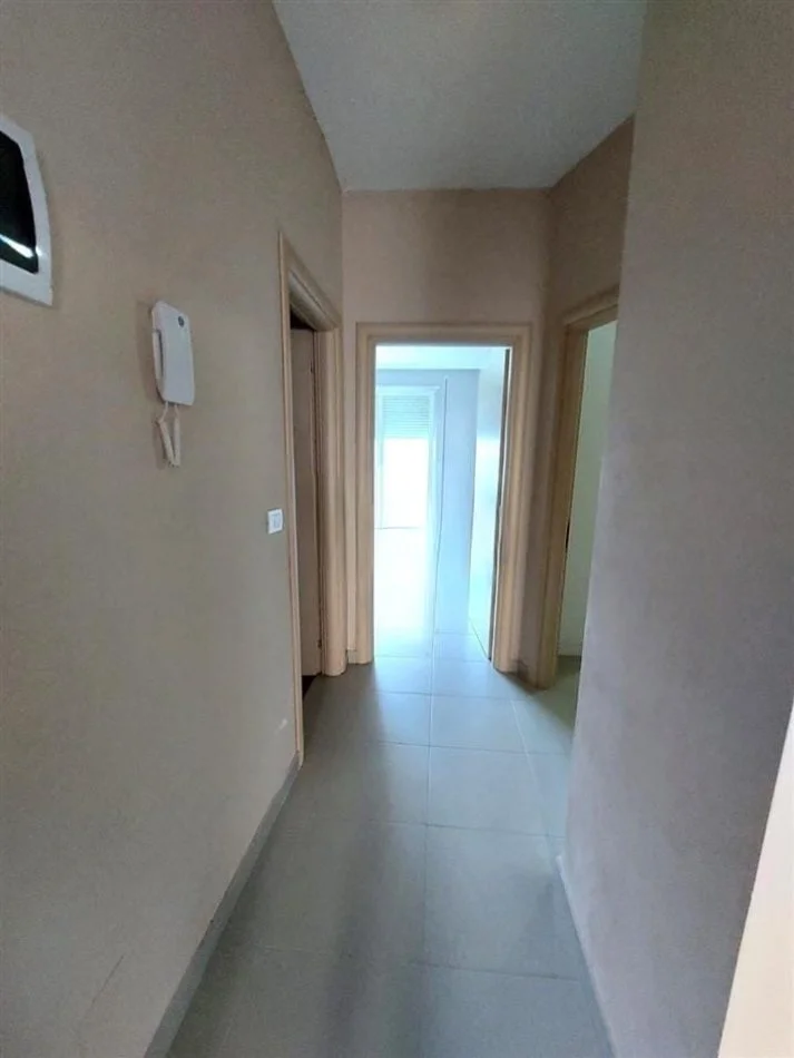 Tirane, jepet me qera apartament 2+1 Kati 3, 120 m² 500 € (Kopshti Botanik)