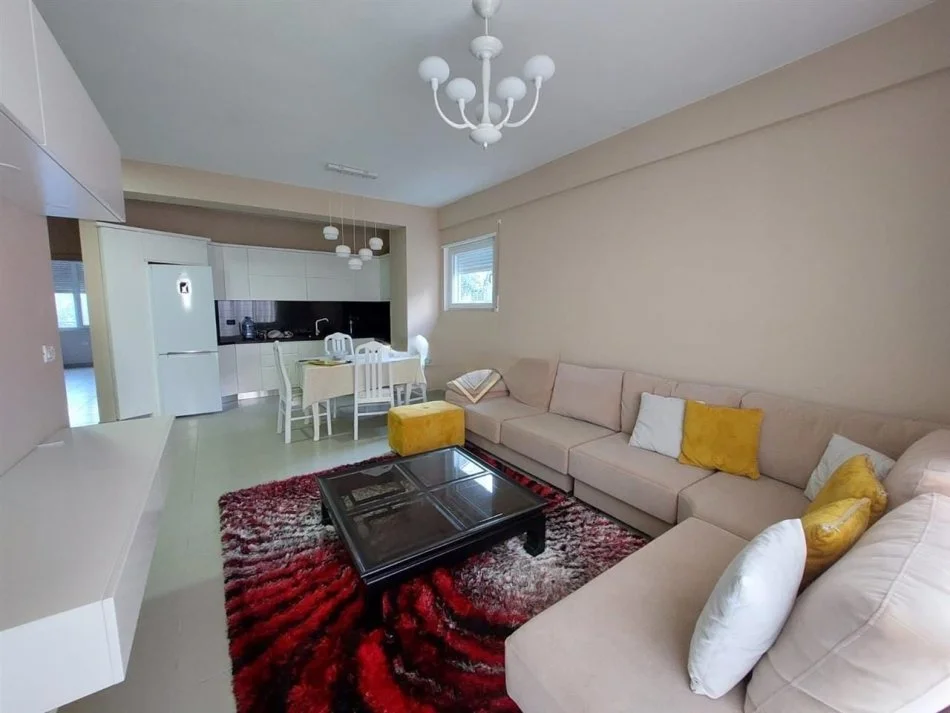 Tirane, jepet me qera apartament 2+1 Kati 3, 120 m² 500 € (Kopshti Botanik)