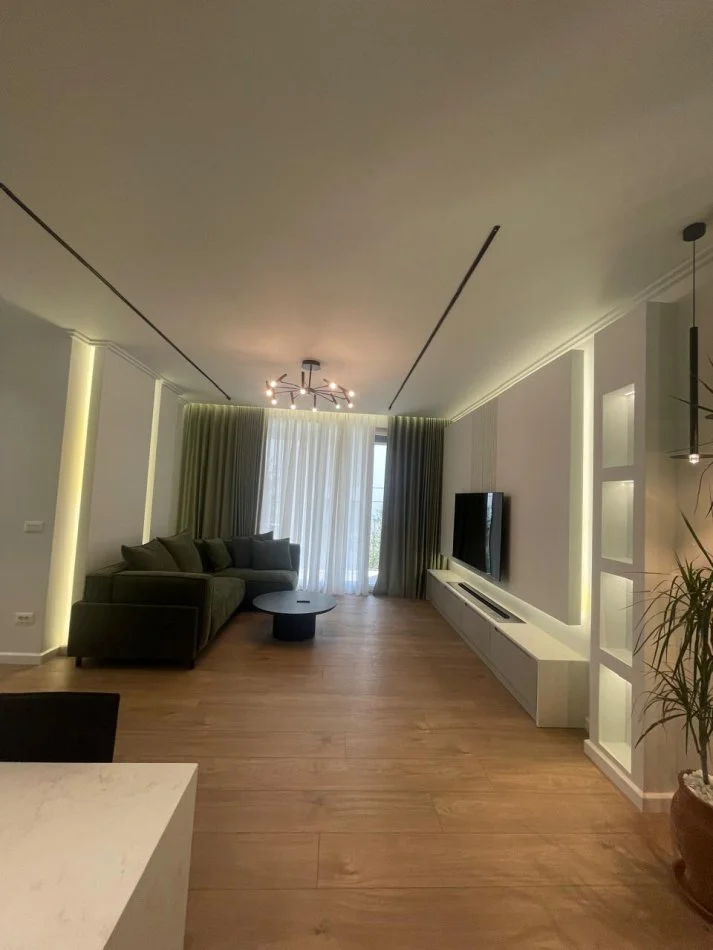 Tirane, jepet me qera apartament 3+1 Kati 1, 150 m² 1.800 € (Liqeni i Thatë.)  TT 1168