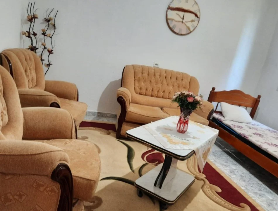 Tirane, jepet me qera apartament 2+1+Ballkon Kati 1, 70 m² 280 € (kinostudio)